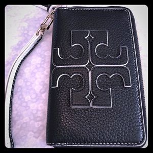 🔥🔥authentic TORY BURCH wristlet🔥🔥